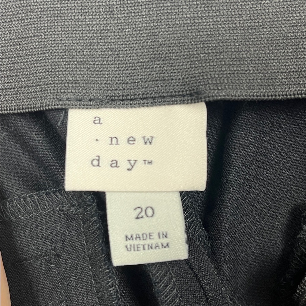 a new day Womens Pant 20 Black Stretch Waist Straight Leg Pockets Side Zip NWT - Picture 2 of 10